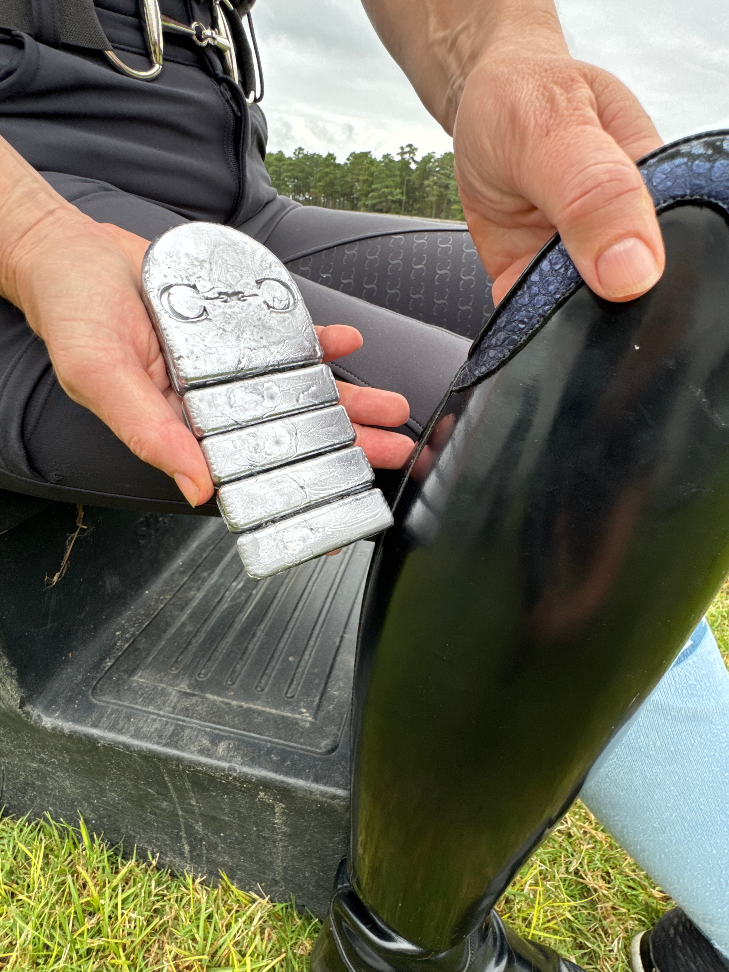 Equisole-Weighted Training Aid for Equestrians